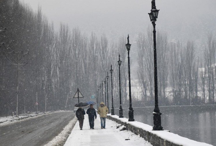 weather and snowfall in kashmir